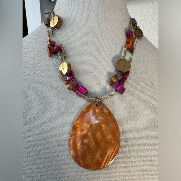 Three Pink and orange dyed shell statement necklaces - Picture 3 of 11